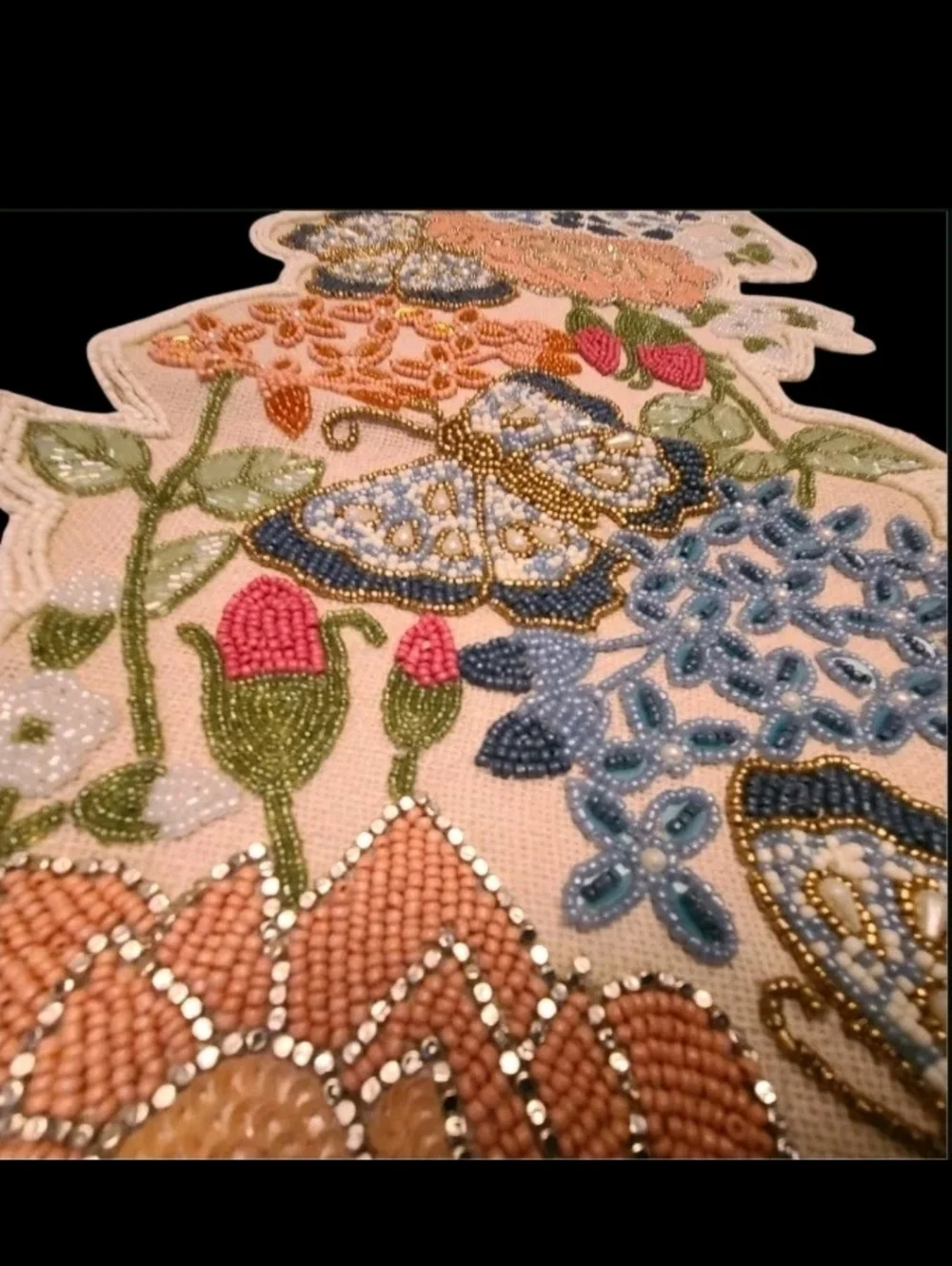NEW Beautiful Glass Beaded Spring Summer Butterfly & Flowers Table Runner